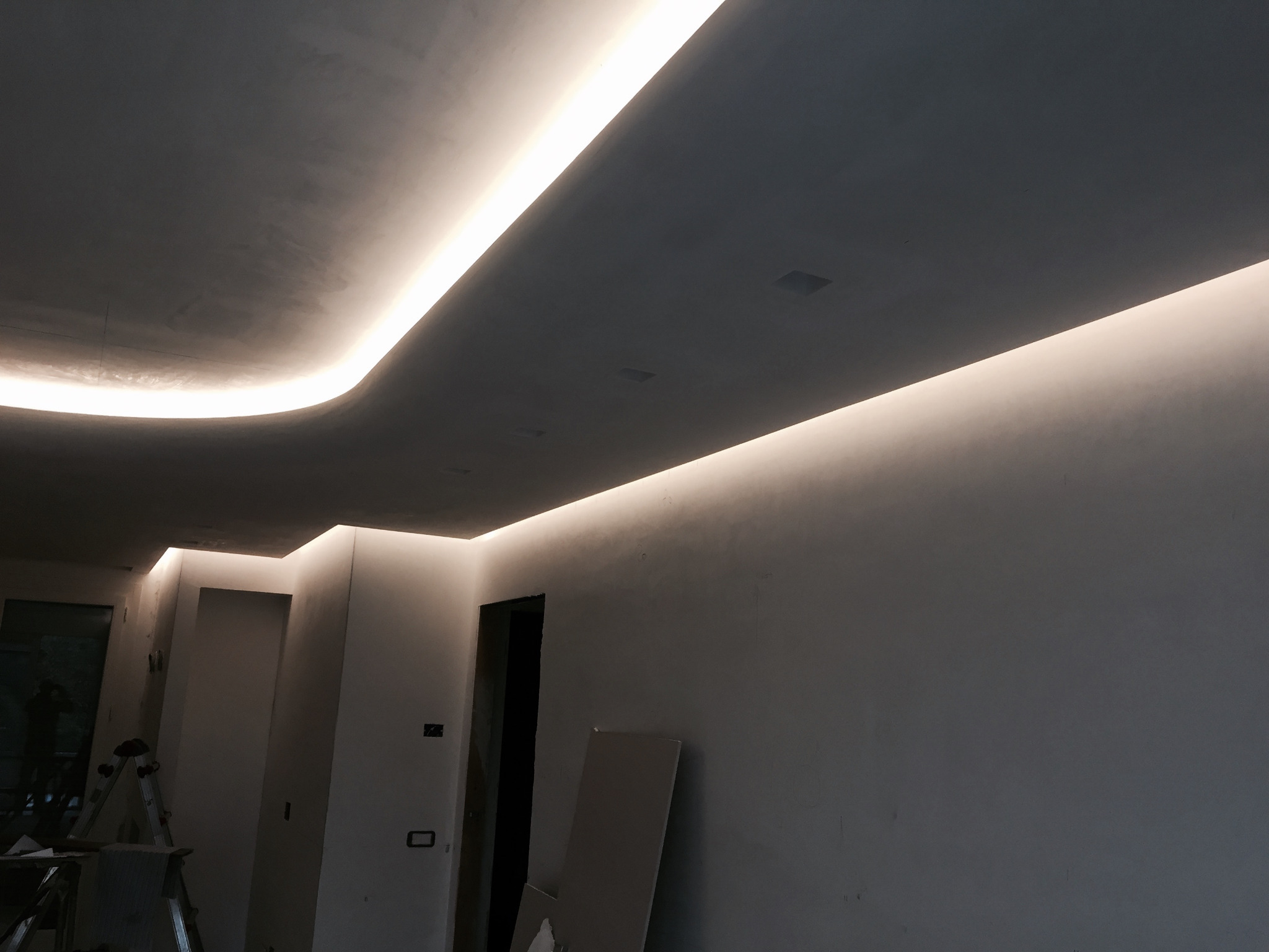 Controsoffitto con LED perimetrale